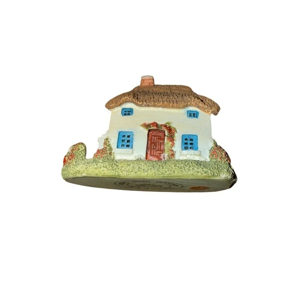Baileys Original Irish Cream 1999 Limited Edition Mini Cottage House collectible